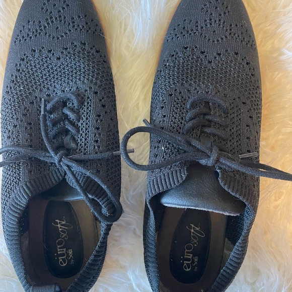 Euro soft size 9M black stretch comfort shoes. - Picture 3 of 5